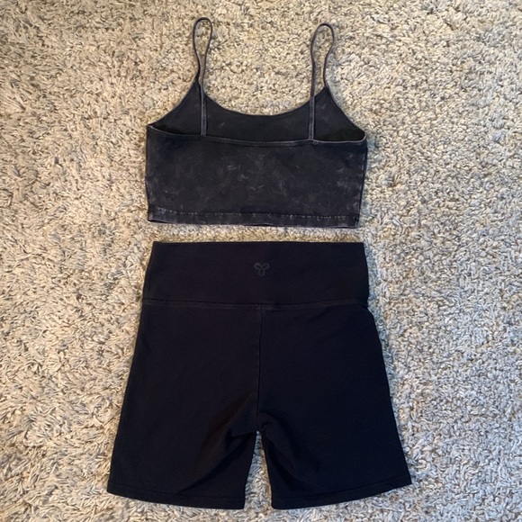 3 pieces. TNA Aritzia High Waisted Shorts and Bra Top Size M with Tank Size S - Picture 4 of 14